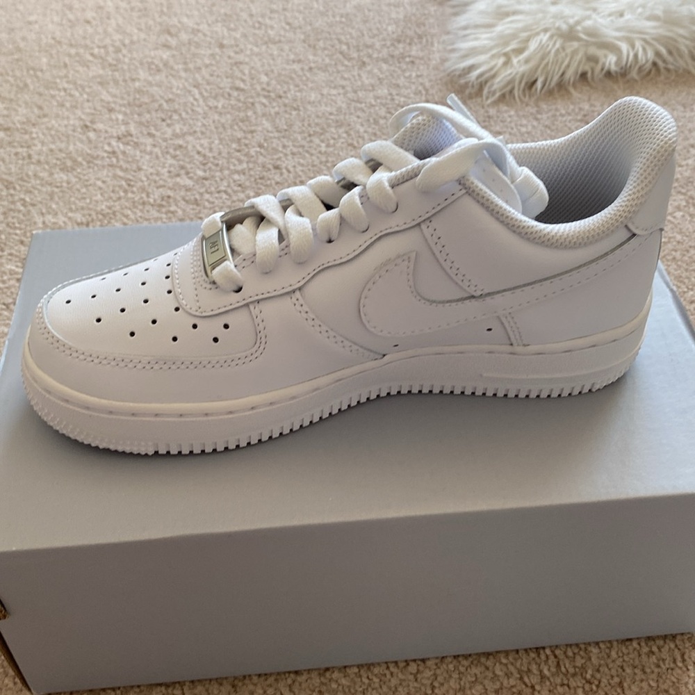 Nike Women’s Air Force 1 Sneakers New In Box Size 6